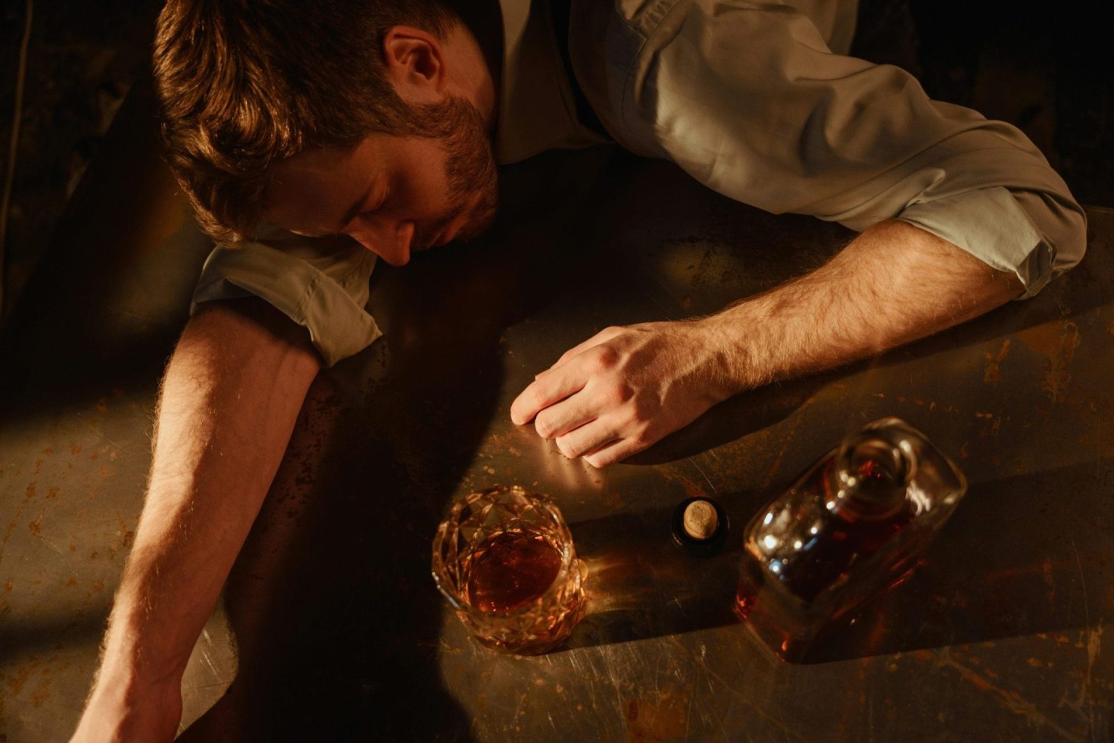 Ce este alcoolismul? Înțelegerea bolii tulburării consumului de alcool (TCA) Partea I